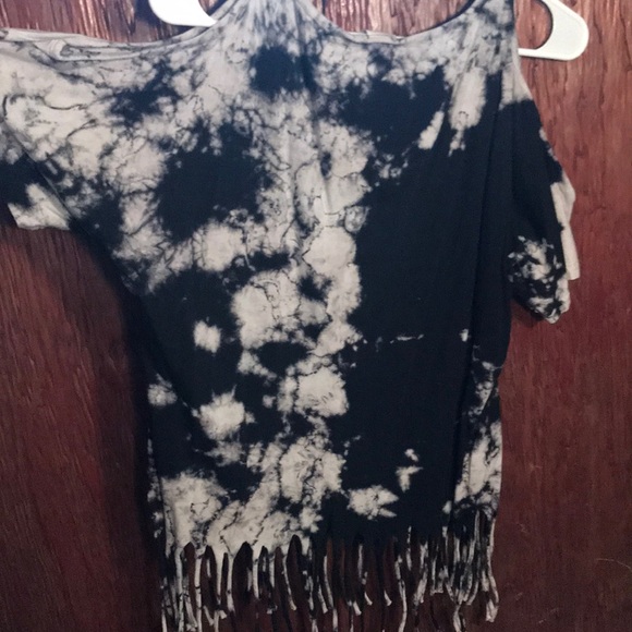 Cute tie die fringe shirt! - Picture 4 of 4